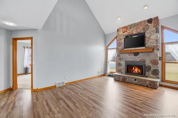 $699,000 | 914 Jackson Street Southwest, Grandville, MI 49418