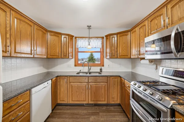 $699,000 | 914 Jackson Street Southwest, Grandville, MI 49418