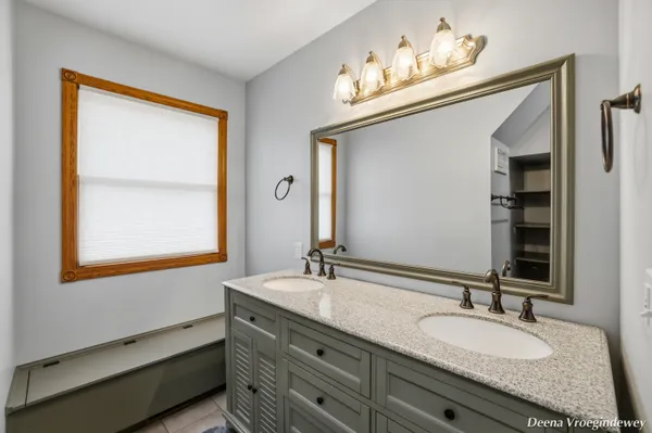 $699,000 | 914 Jackson Street Southwest, Grandville, MI 49418