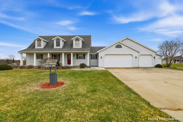 $699,000 | 914 Jackson Street Southwest, Grandville, MI 49418