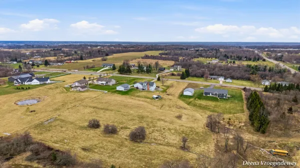 $699,000 | 914 Jackson Street Southwest, Grandville, MI 49418