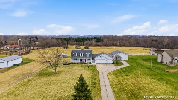 $699,000 | 914 Jackson Street Southwest, Grandville, MI 49418