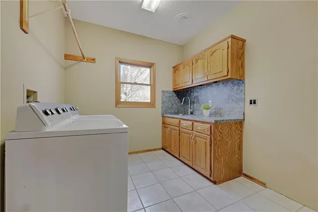 $545,000 | 1480 East Sleepy Hollow Drive, Olathe, KS 66062