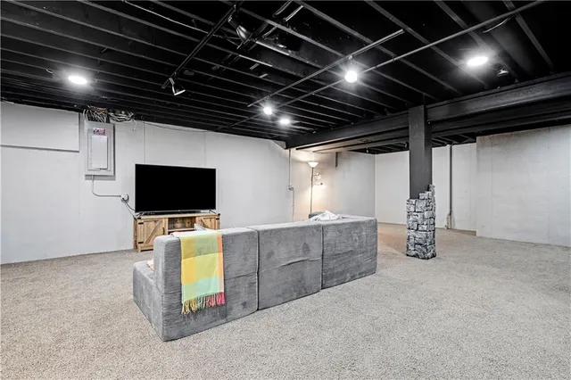 $545,000 | 1480 East Sleepy Hollow Drive, Olathe, KS 66062