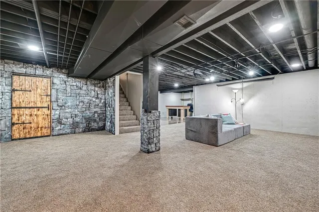 $545,000 | 1480 East Sleepy Hollow Drive, Olathe, KS 66062