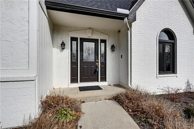 $545,000 | 1480 East Sleepy Hollow Drive, Olathe, KS 66062