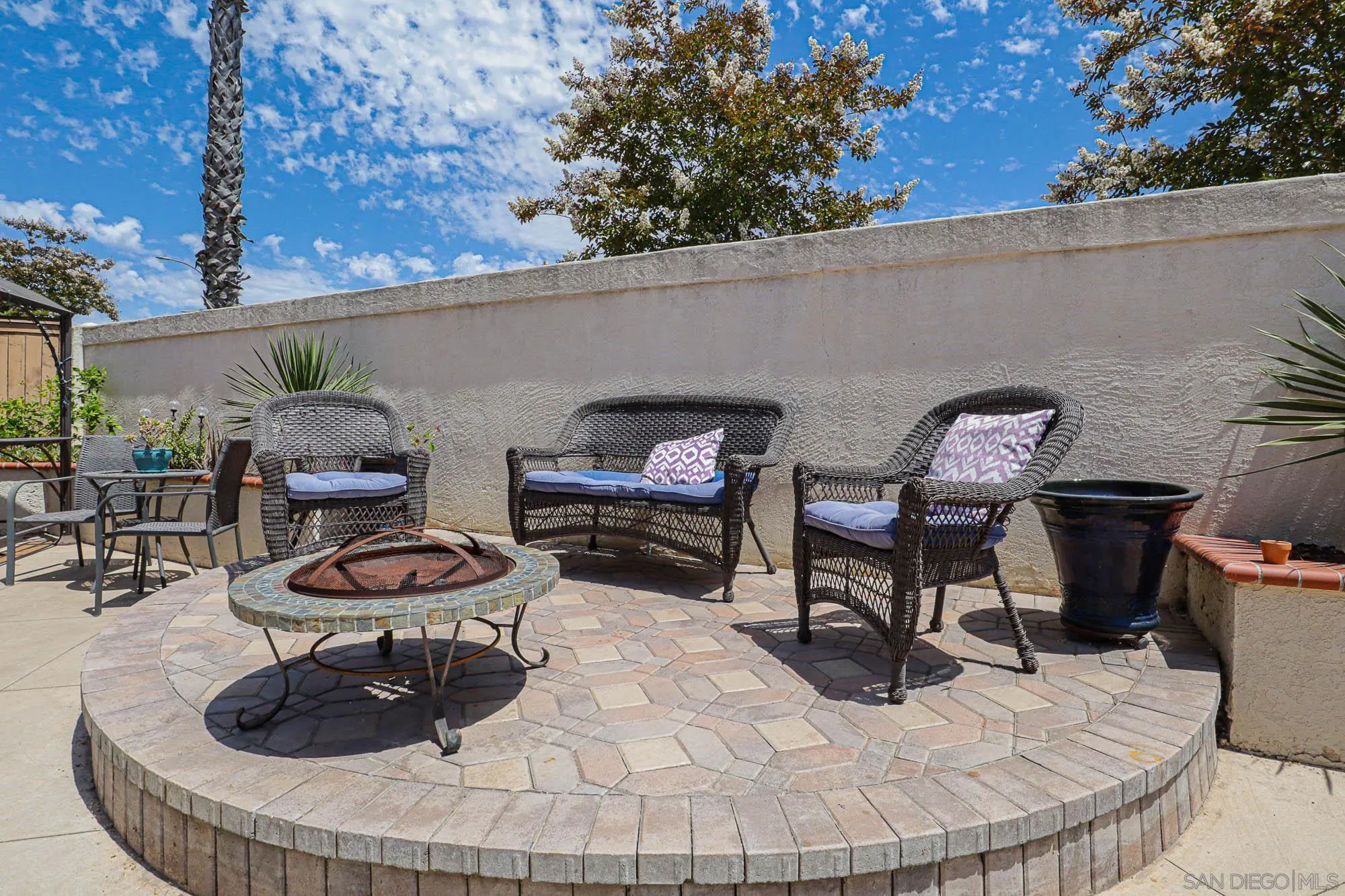 914 Rigley Street Chula Vista, CA 91911 - Photo 29 of 35 a view of a chairs and tables in the patio