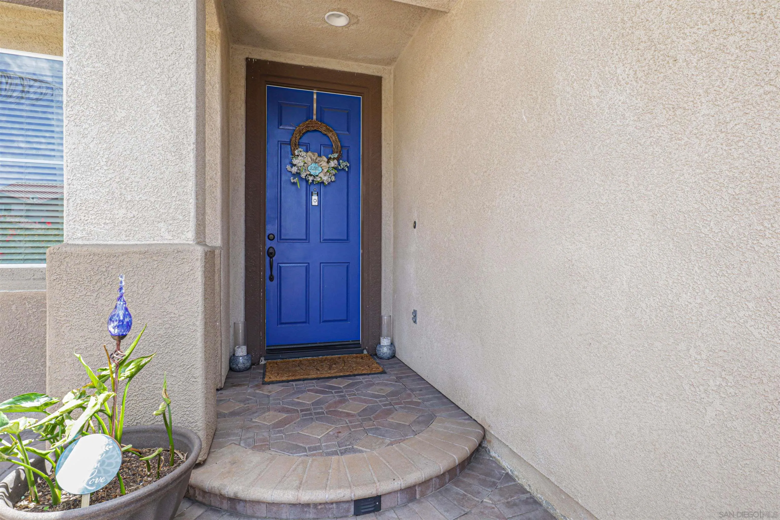 914 Rigley Street Chula Vista, CA 91911 - Photo 4 of 35 a view of entryway with a potted plant