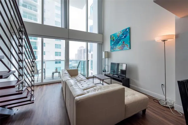 $449,000 | 41 Southeast 5th Street, Unit 1315, Miami, FL 33131