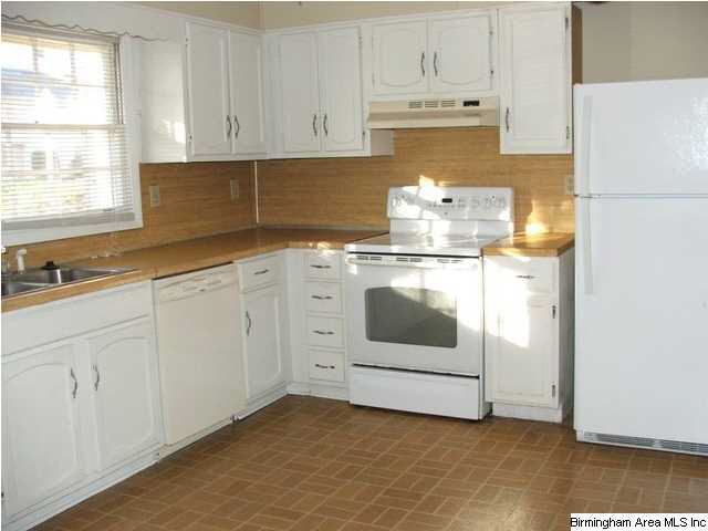 735 Cahaba Manor Trail Pelham, AL 35124 - Photo 3 of 22