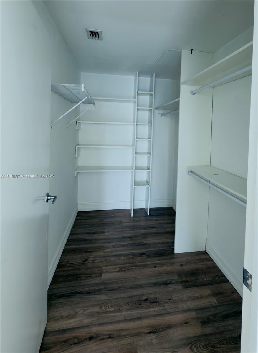 1900 North Bayshore Drive, Unit 3811 Miami, FL 33132 - Photo 12 of 27 a view of entryway