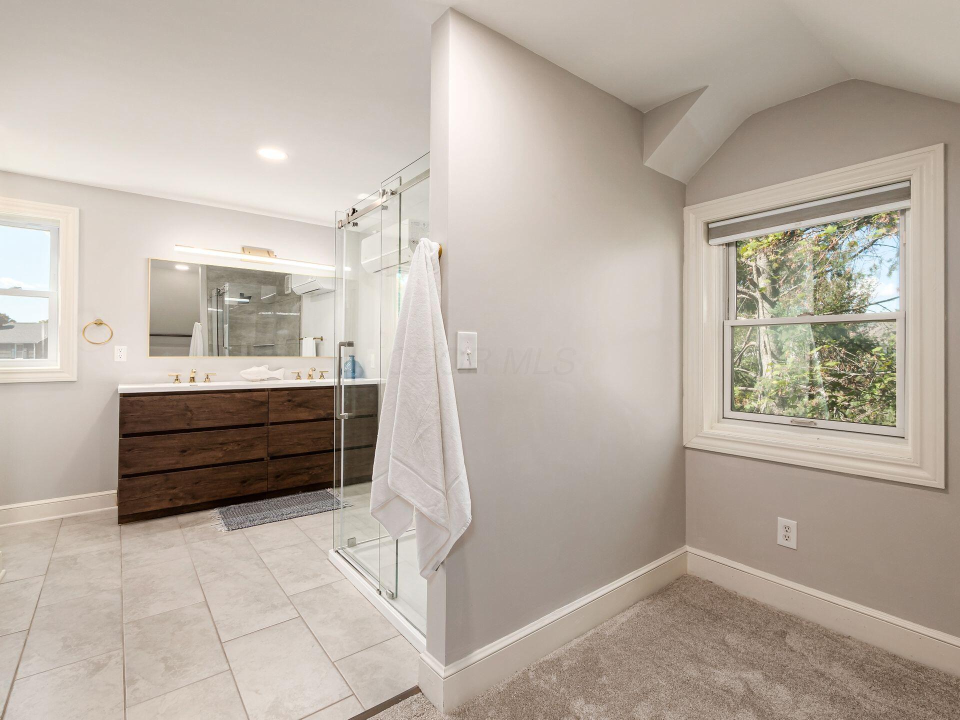 943 Timberman Road Columbus, OH 43212 - Photo 23 of 33 closet to bath