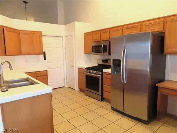 $2,200 | 676 Hitchen Post Drive, Henderson, NV 89011