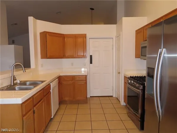 $2,200 | 676 Hitchen Post Drive, Henderson, NV 89011