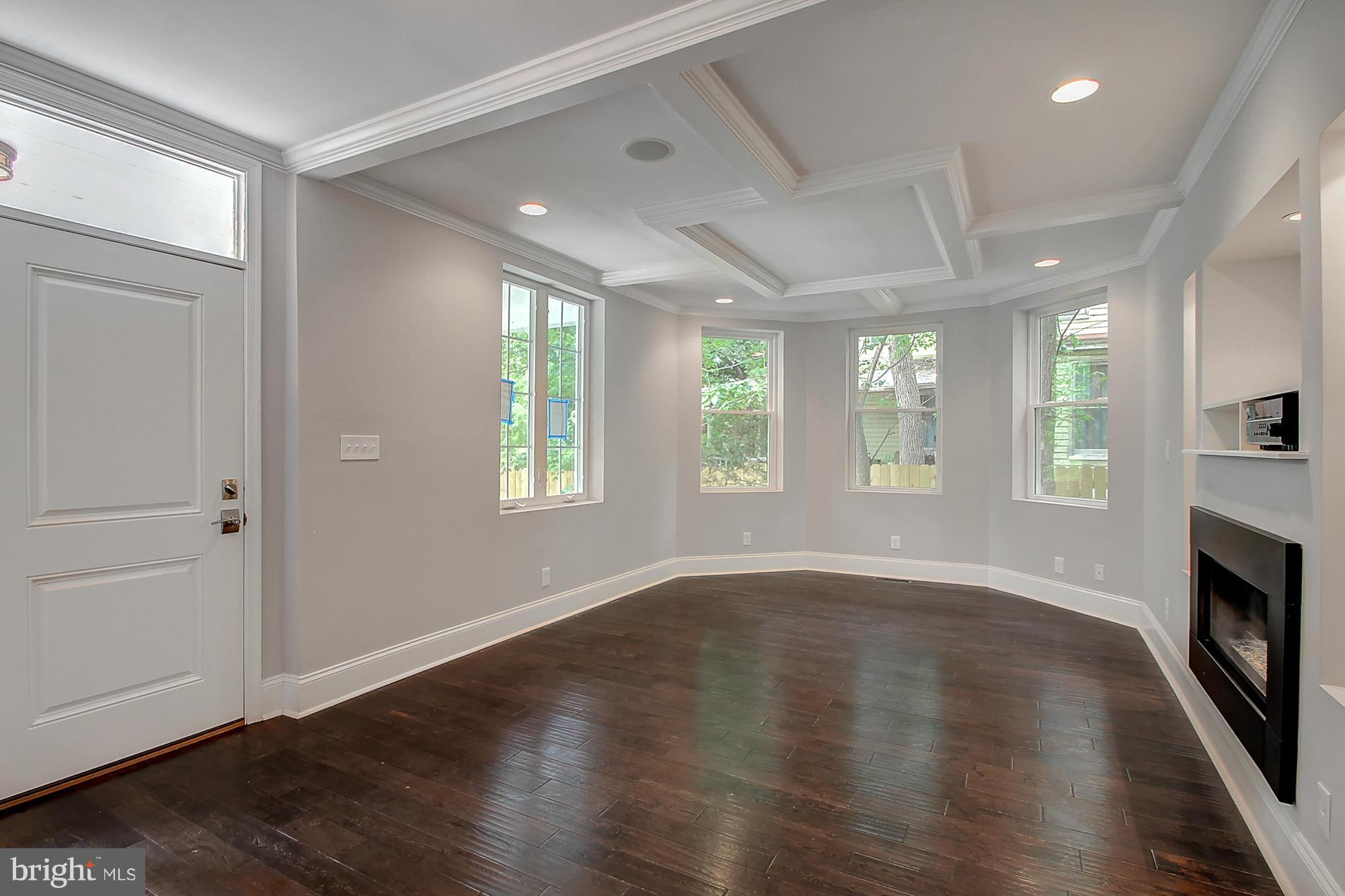 5101 Roland Avenue Baltimore, MD 21210 - Photo 2 of 30 Living Room