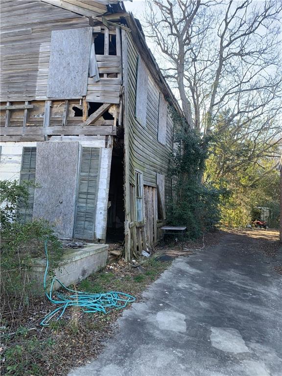 256 Maiden Lane Sparta, GA 31087 - Photo 3 of 7 a view of a brick house with large windows and a yard