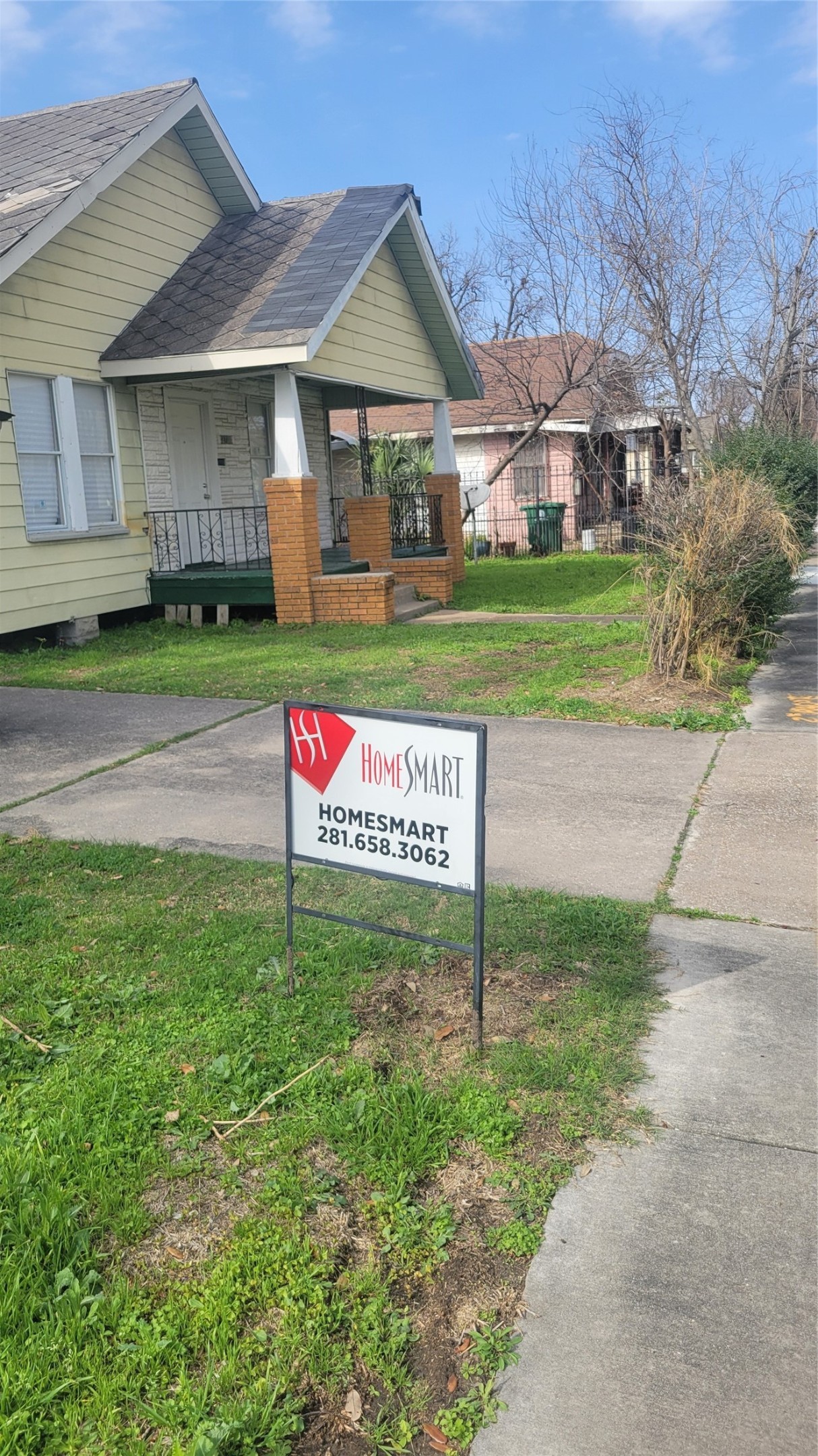 2703 Cochran Street Houston, TX 77009 - Photo 4 of 14 LONG DRIWAY