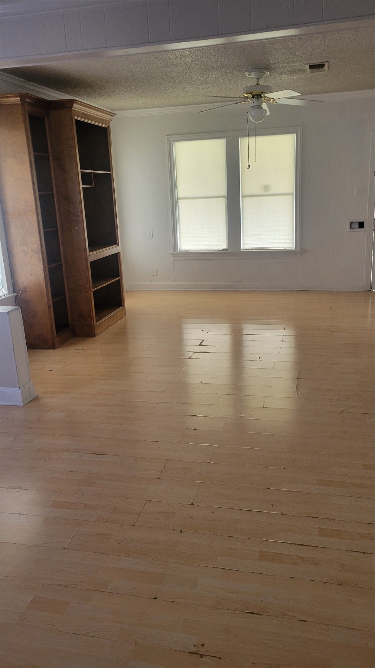 2703 Cochran Street Houston, TX 77009 - Photo 8 of 14 FAMILY AREA