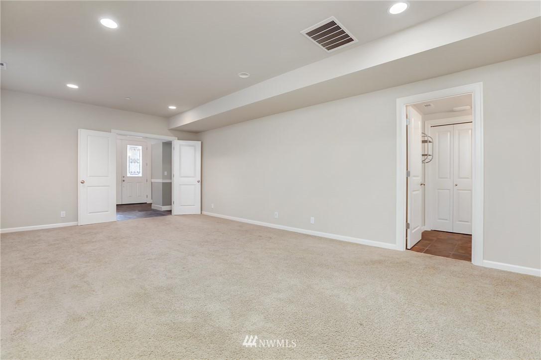 19609 93rd Place Northeast Bothell, WA 98011 - Photo 3 of 25 Gallery Image 3