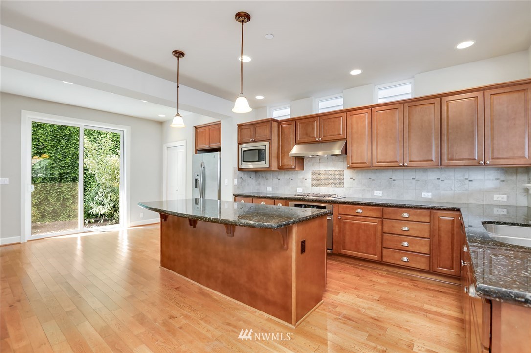 19609 93rd Place Northeast Bothell, WA 98011 - Photo 7 of 25 Gallery Image 7