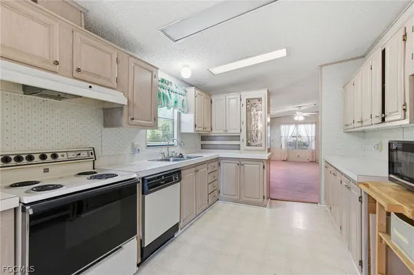 $250,000 | 11250 Stringfellow Road, Bokeelia, FL 33922