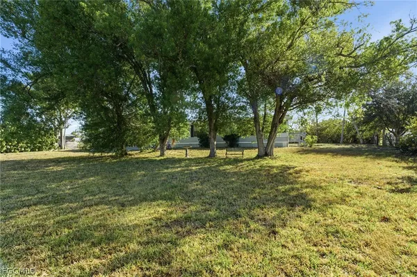 $250,000 | 11250 Stringfellow Road, Bokeelia, FL 33922