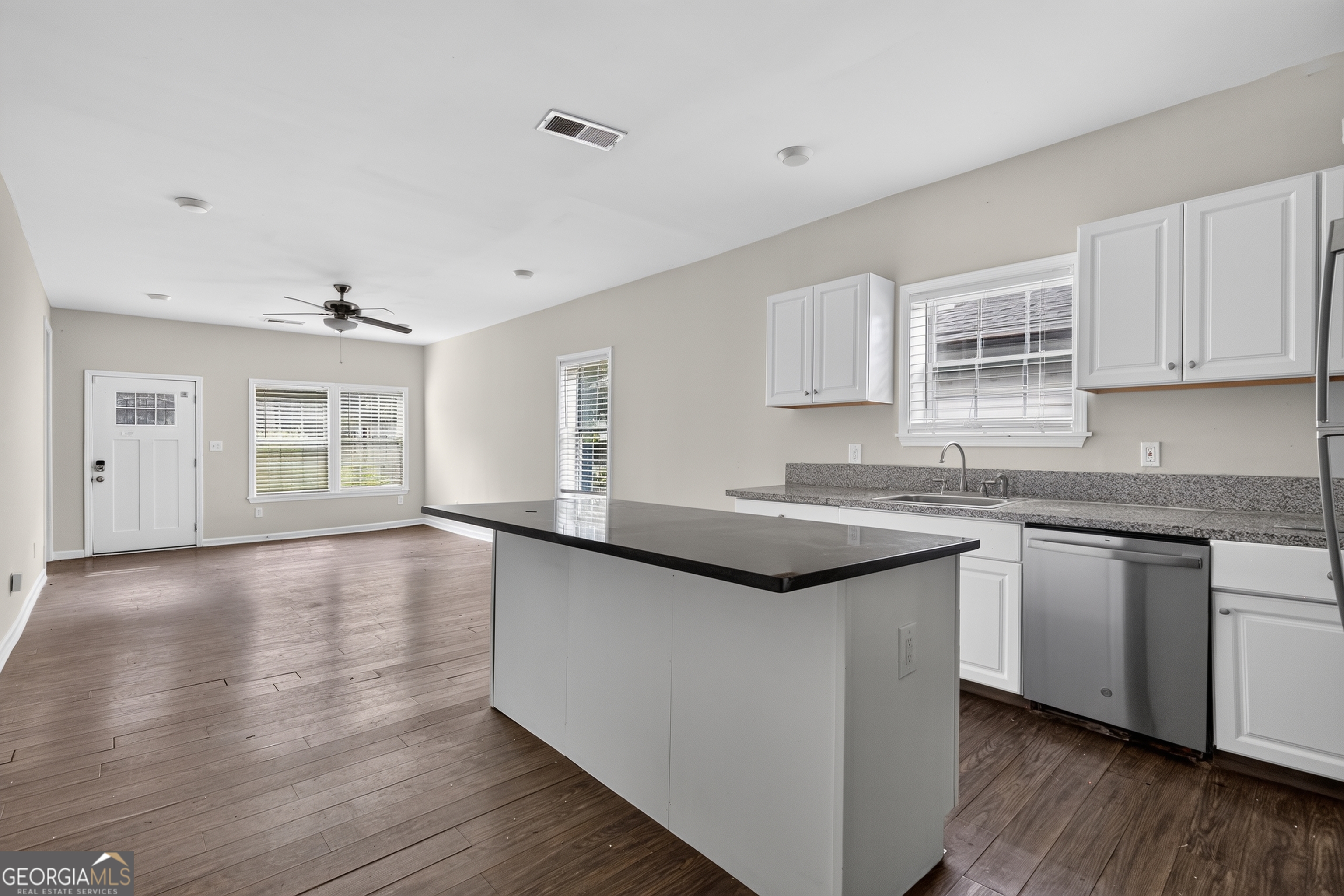 1596 Jonesboro Road Southeast Atlanta, GA 30315 - Photo 8 of 23 Gallery Image 8