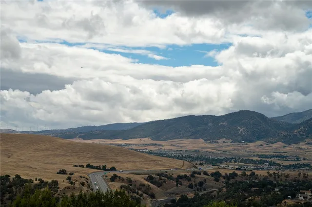 $650,000 | 19701 Dovetail Court, Tehachapi, CA 93561