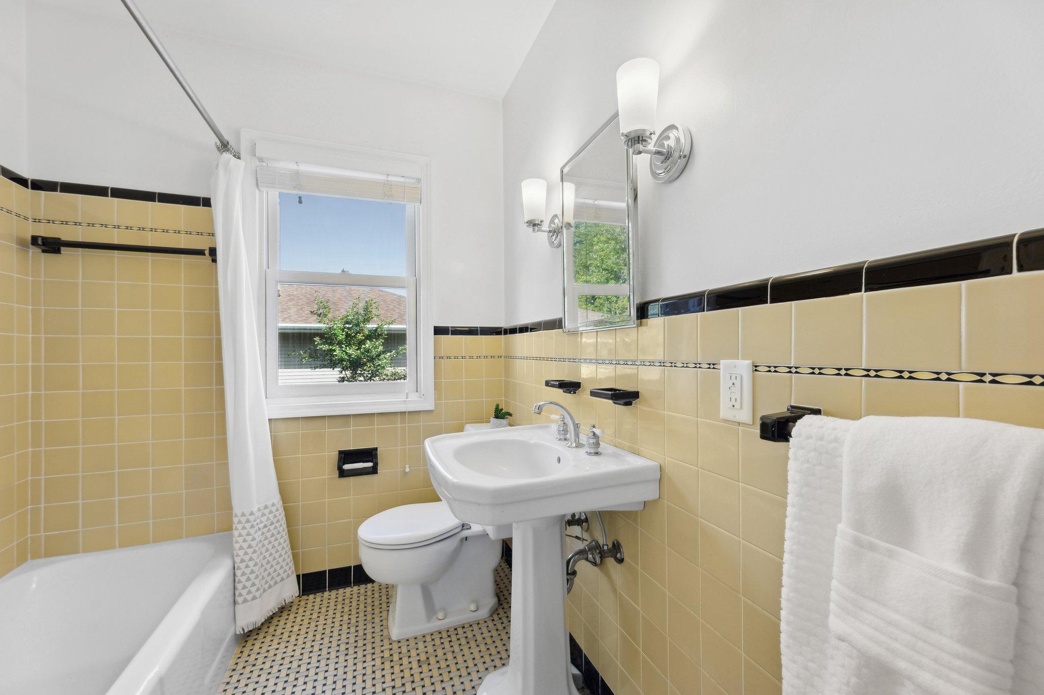 42 Ashley Road Hopkins, MN 55343 - Photo 15 of 36