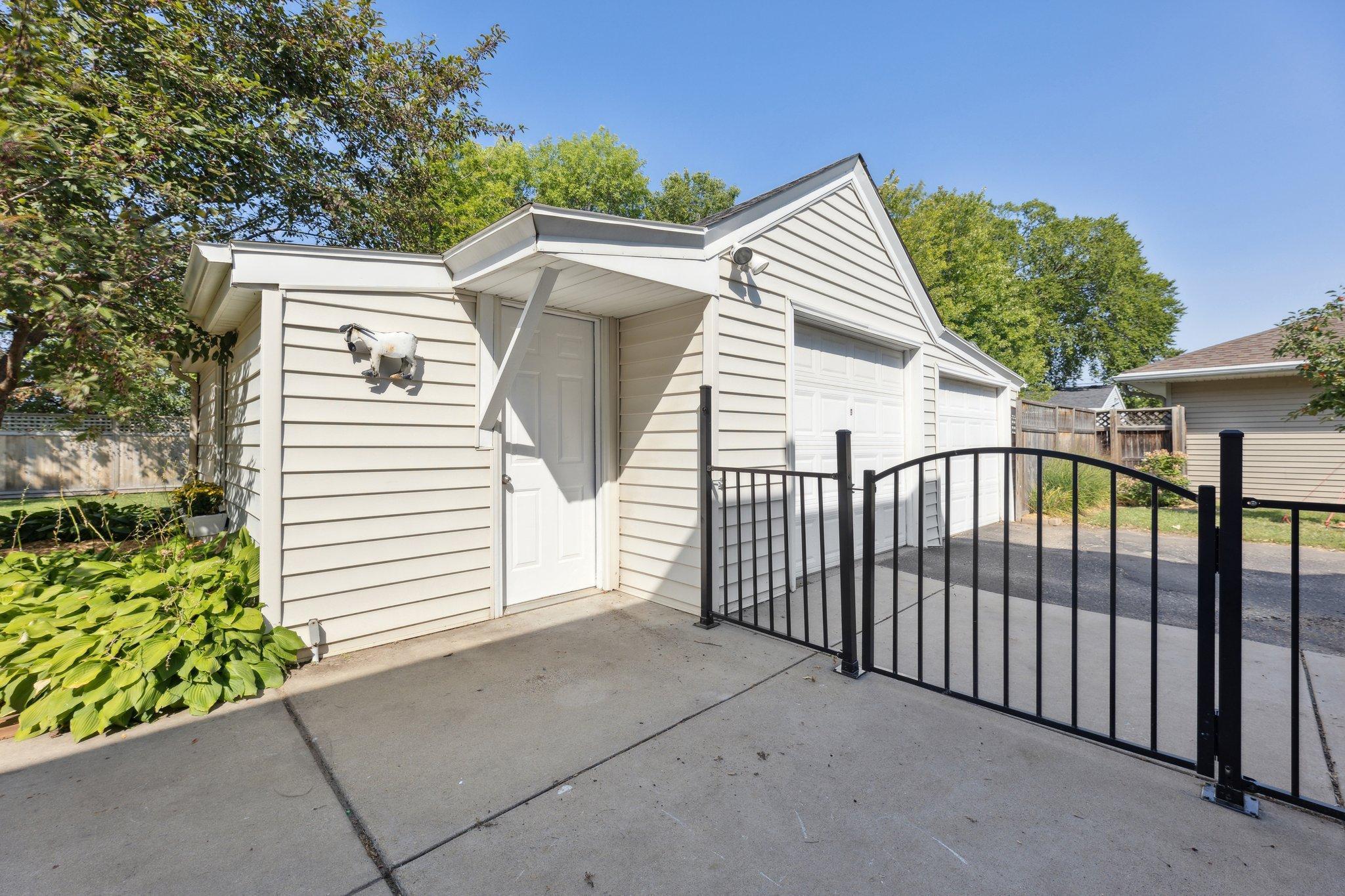 42 Ashley Road Hopkins, MN 55343 - Photo 28 of 36