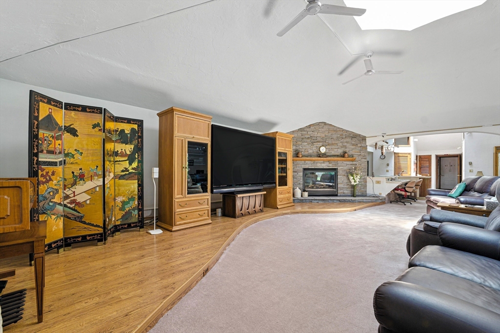 182 County Road Plympton, MA 02367 - Photo 3 of 35