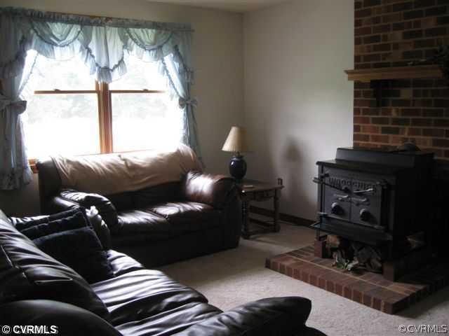 18108 Old Ridge Road Montpelier, VA 23192 - Photo 5 of 6 Den/Family/Great Room