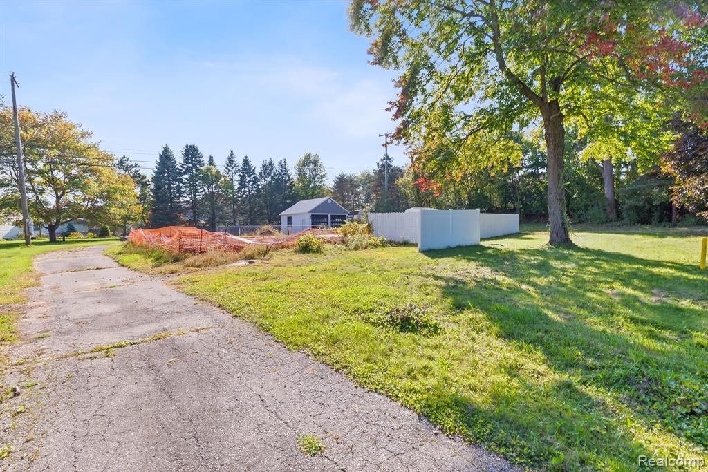 6169 Waldon Road Clarkston, MI 48346 - Photo 2 of 20