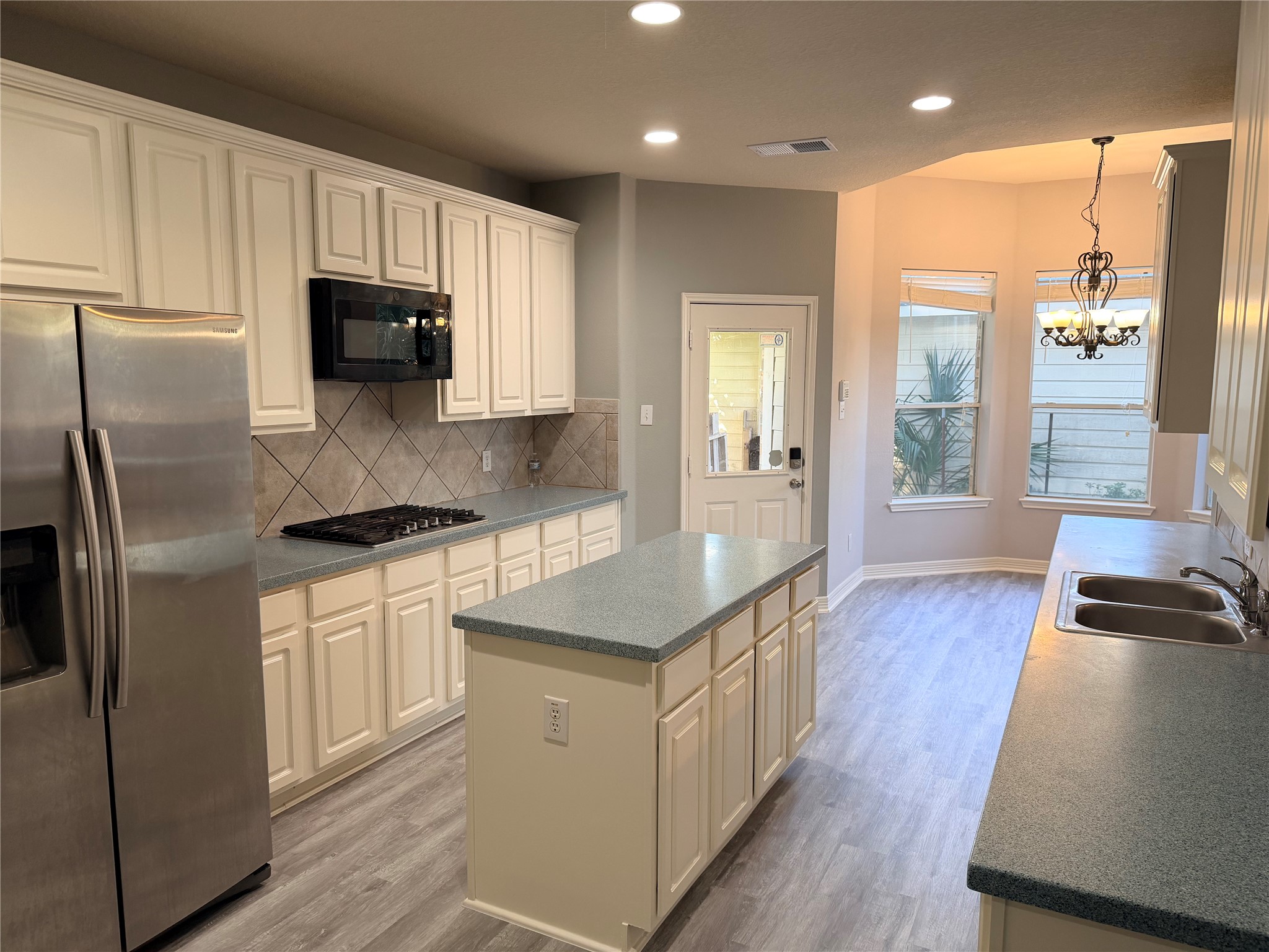 2303 Chelsea Ridge Court Katy, TX 77450 - Photo 11 of 26 Gallery Image 11