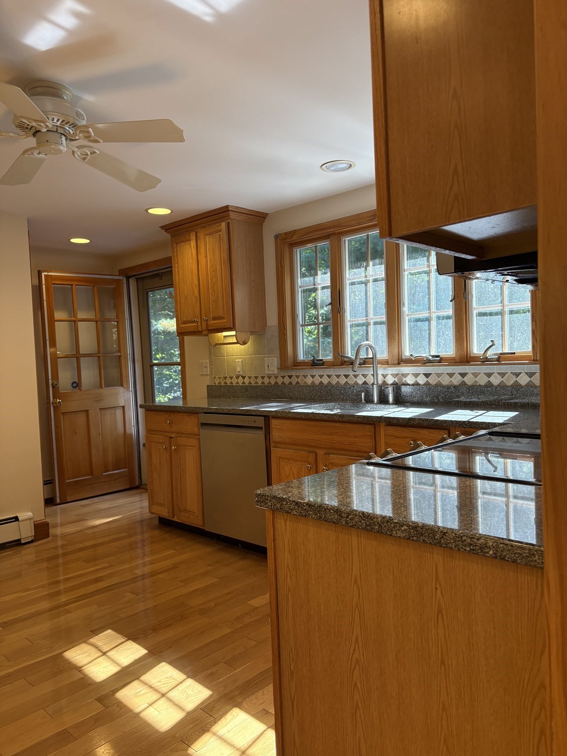 94 Concord Avenue Lexington, MA 02421 - Photo 5 of 28 Gallery Image 5