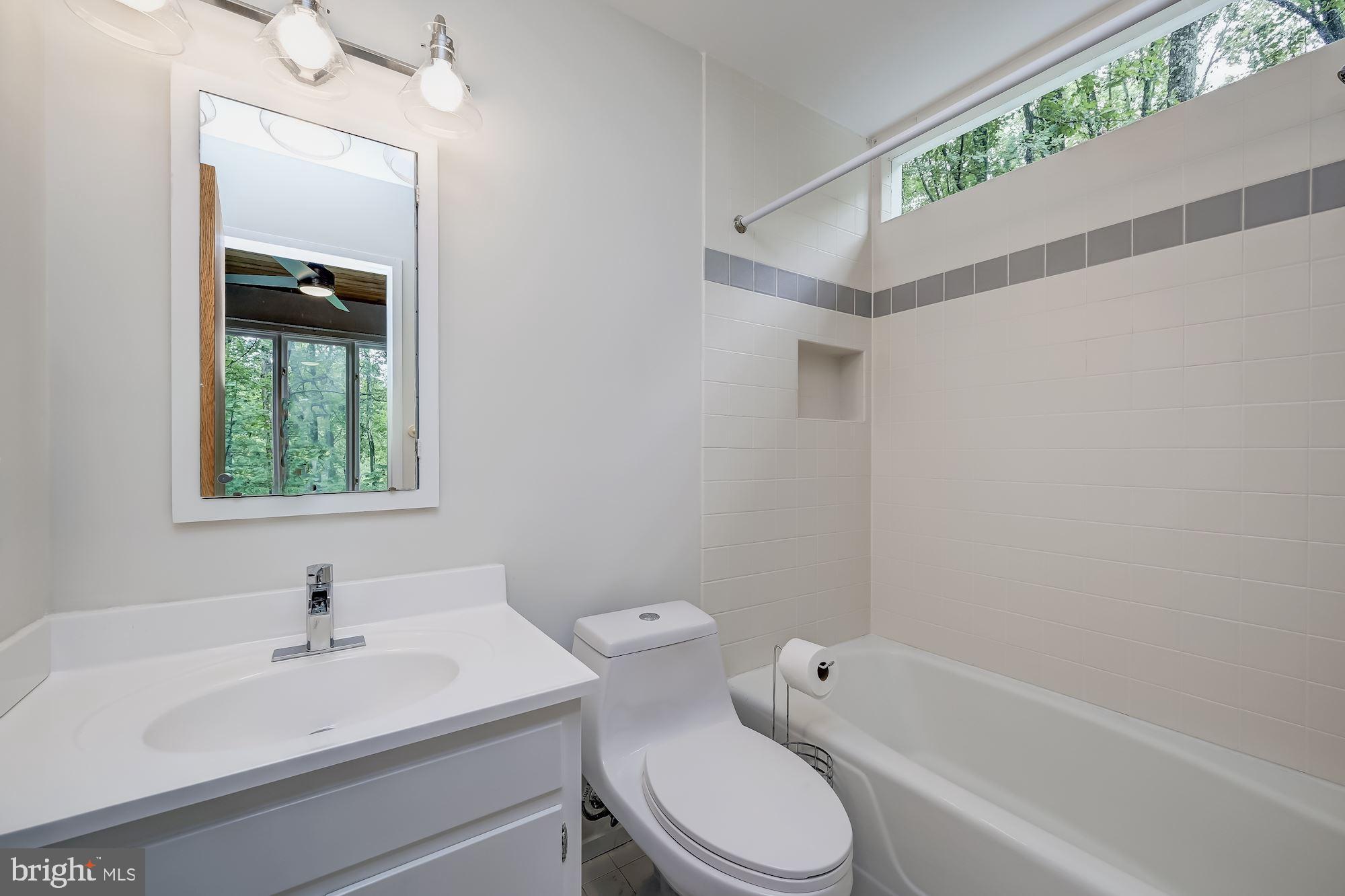 10109 Lloyd Road Potomac, MD 20854 - Photo 23 of 43 Gallery Image 23