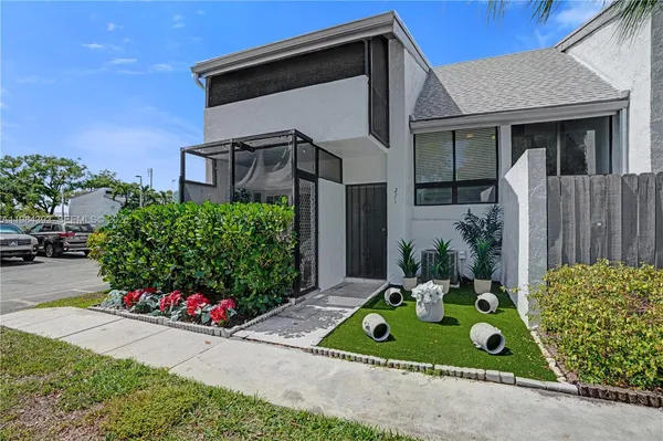 $427,025 | 19220 Northeast 25th Avenue, Unit 271B, Miami, FL 33180
