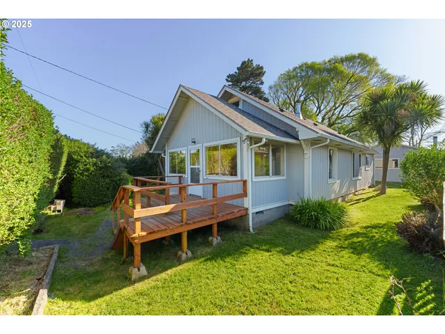 a view of a house with backyard and sitting area