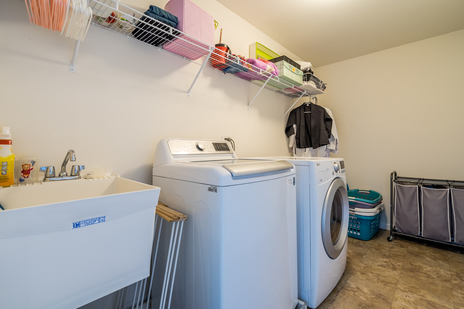 1604 Edentenny Road New Lenox, IL 60451 - Photo 25 of 37 a utility room with dryer and washer