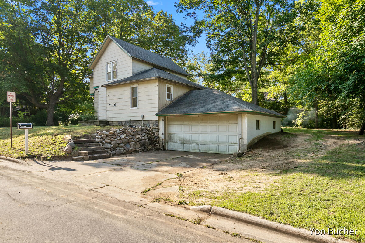 104 West State Road Hastings, MI 49058 - Photo 3 of 20 IMG_1002