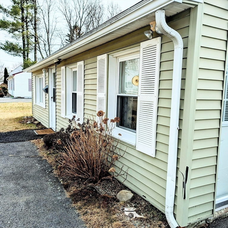 5 Clarendon Road Auburn, MA 01501 - Photo 3 of 34