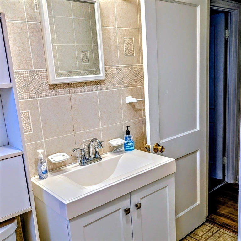 5 Clarendon Road Auburn, MA 01501 - Photo 8 of 34