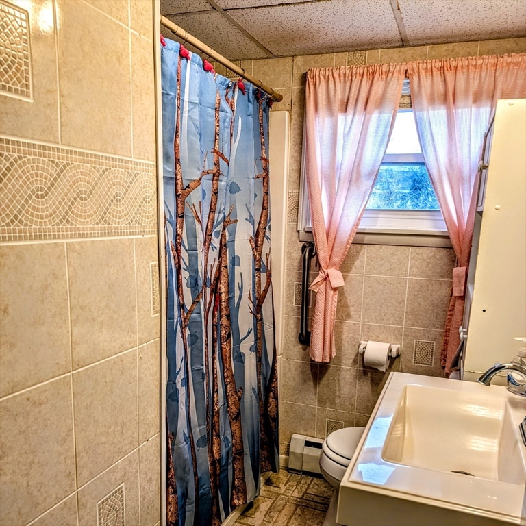 5 Clarendon Road Auburn, MA 01501 - Photo 9 of 34