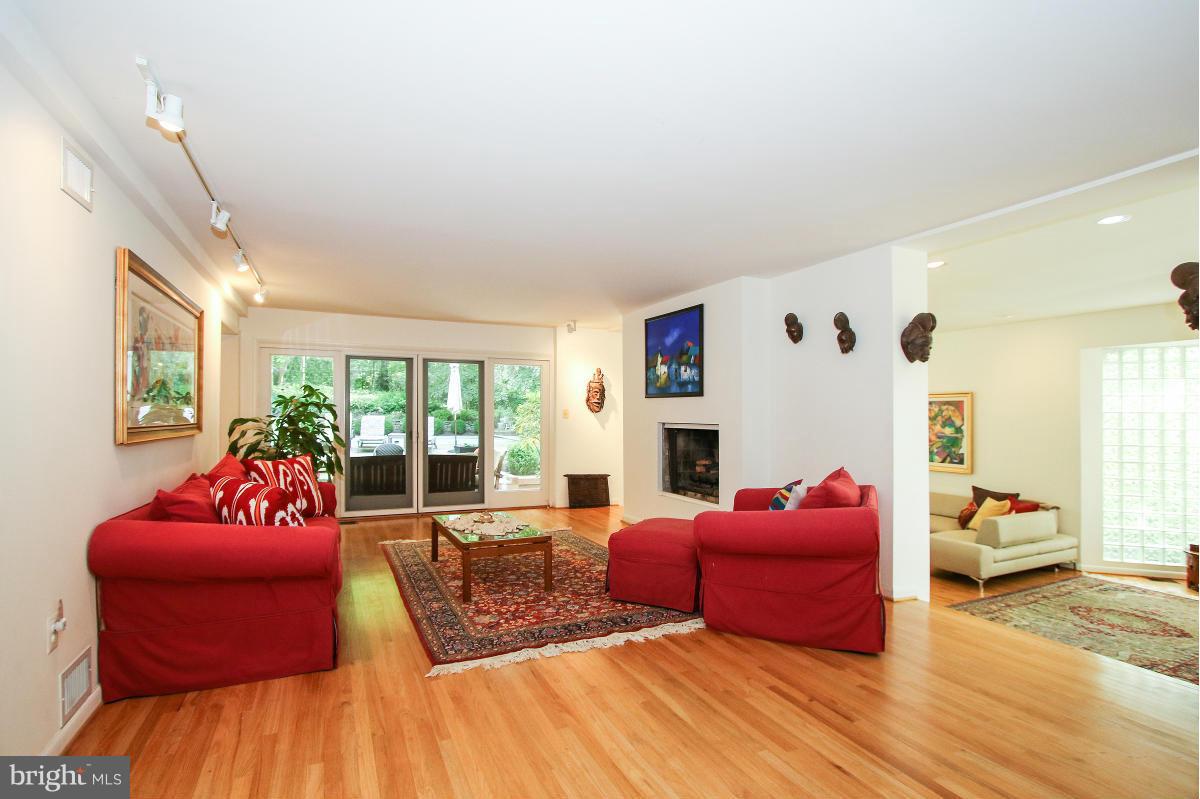 6919 Blaisdell Road Bethesda, MD 20817 - Photo 8 of 30 Family Room