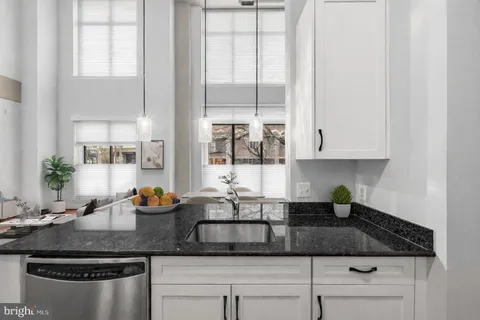 $547,000 | 520 John Carlyle Street, Unit 108, Alexandria, VA 22314