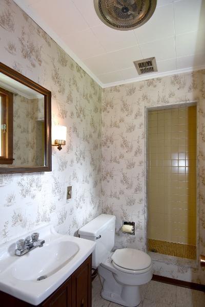 186 McIntyre Road Pittsburgh, PA 15237 - Photo 16 of 25 This is the in-law suite bathroom.