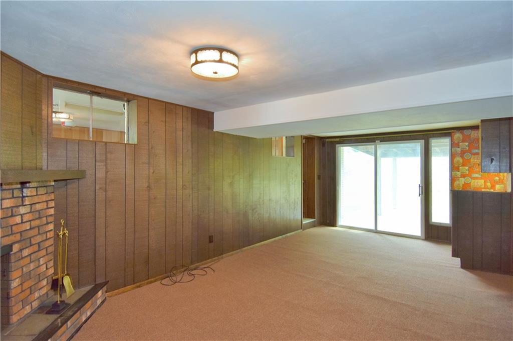186 McIntyre Road Pittsburgh, PA 15237 - Photo 18 of 25 Spacious game room area!