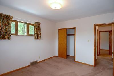 186 McIntyre Road Pittsburgh, PA 15237 - Photo 9 of 25 This is the master bedroom.