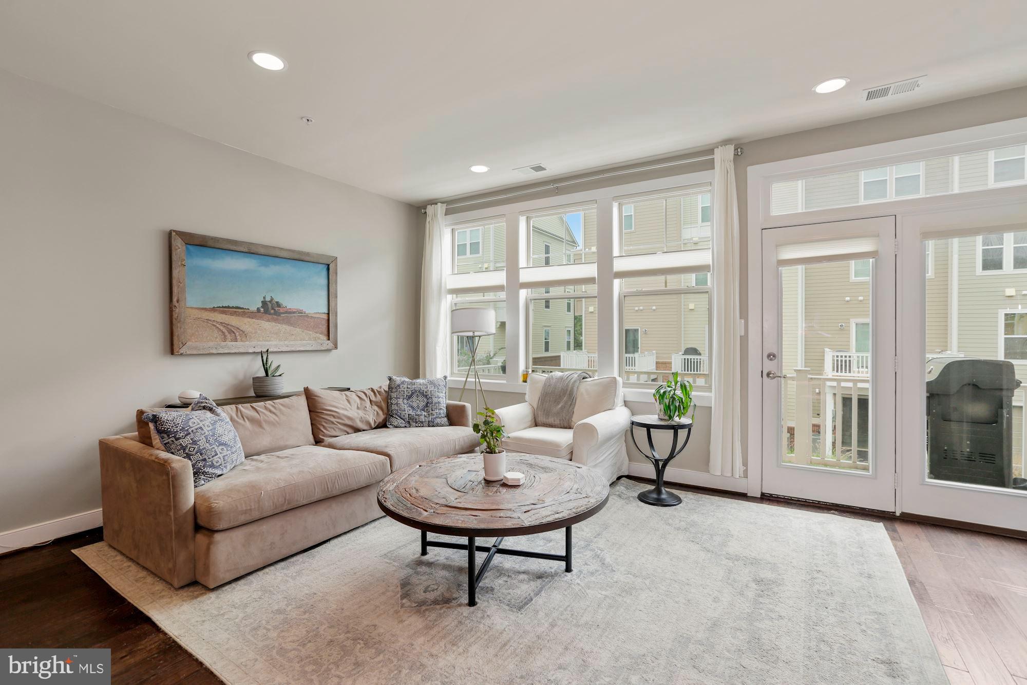 408 Hendrix Avenue Gaithersburg, MD 20878 - Photo 16 of 62 Family Room with Seating