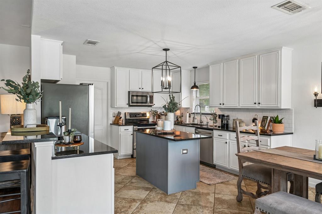 911 High Point Drive Midlothian, TX 76065 - Photo 8 of 28
